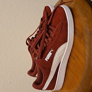 EUC, PUMA Suede Classic – Burgundy / White – Sneakers Women's Size 8.5